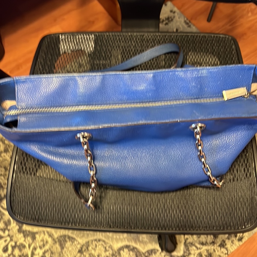 MICHAEL KORS LARGE PEBBLED LEATHER TOTE - Picture 4 of 12